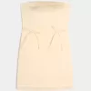 Abito aderente con fiocco senza spalline in raso