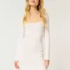 Abito in maglia a maniche lunghe con scollo a V e schiena scoperta