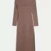 Abito midi in maglia con spalle scoperte