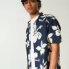 Camicia in misto lino con motivo tropicale squadrato