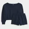 Completo felpa con spalle scoperte e pantaloncini in pile