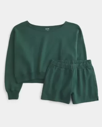 Completo felpa con spalle scoperte e pantaloncini in pile
