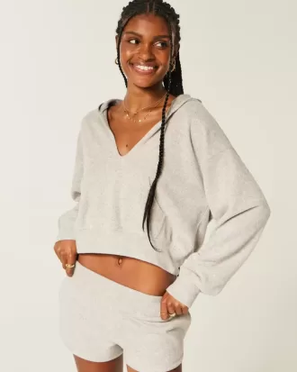 Felpa con cappuccio e scollo a V in maglia Gilly Hicks