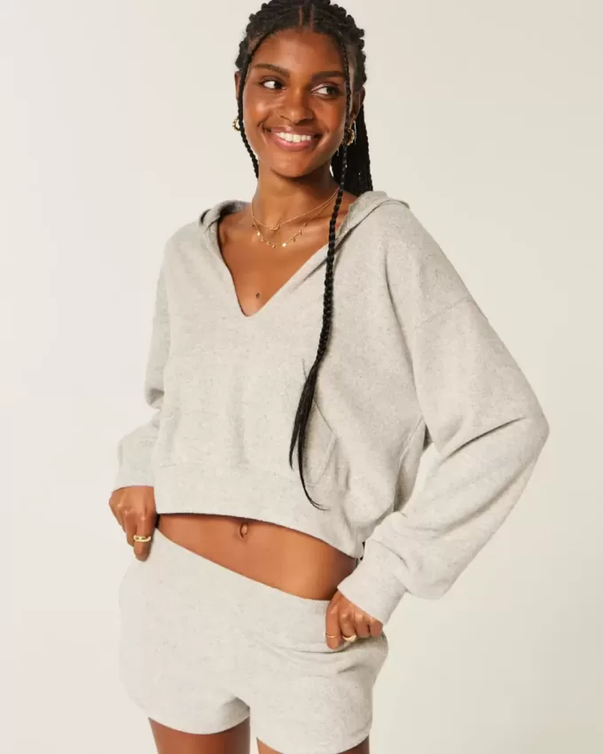 Felpa con cappuccio e scollo a V in maglia Gilly Hicks