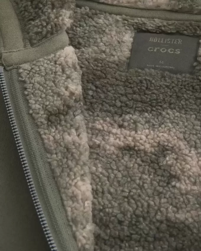 Felpa con cappuccio e zip foderata in sherpa Hollister x Crocs