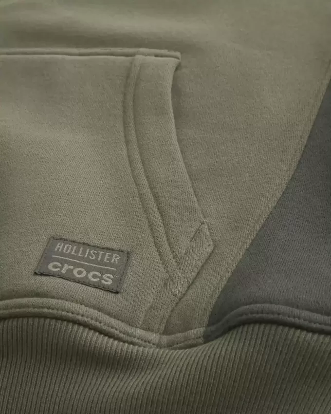Felpa con cappuccio e zip foderata in sherpa Hollister x Crocs