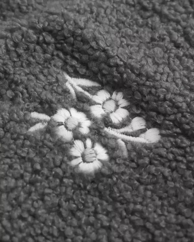 Giacca in pile Sherpa ricamata