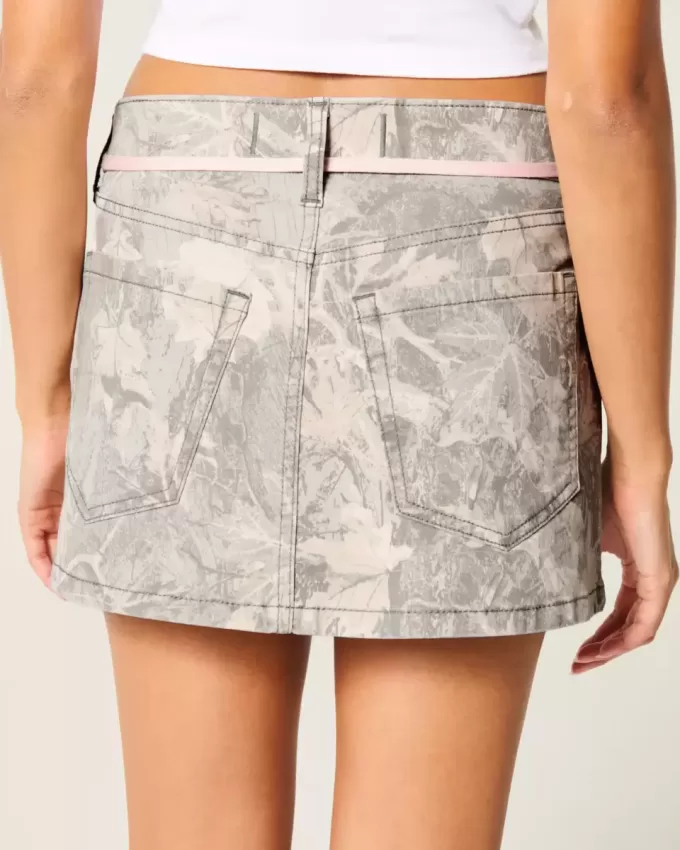 Gonna-pantalone mimetica con lacci rosa a vita bassa