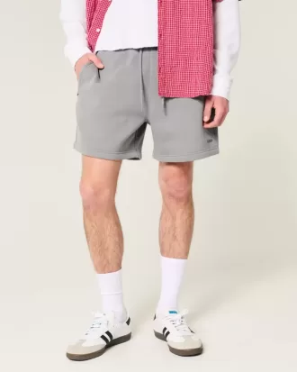 Hollister Feel Good Fleece Shorts larghi a metà coscia