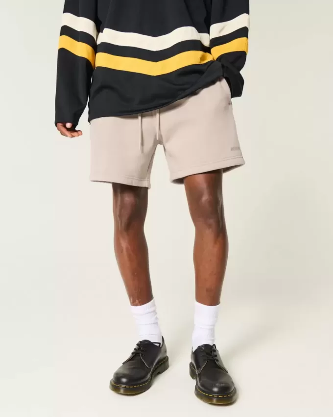 Hollister Feel Good Fleece Shorts larghi a metà coscia