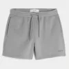 Hollister Feel Good Fleece Shorts larghi a metà coscia