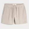 Hollister Feel Good Fleece Shorts larghi a metà coscia