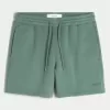 Hollister Feel Good Fleece Shorts larghi a metà coscia