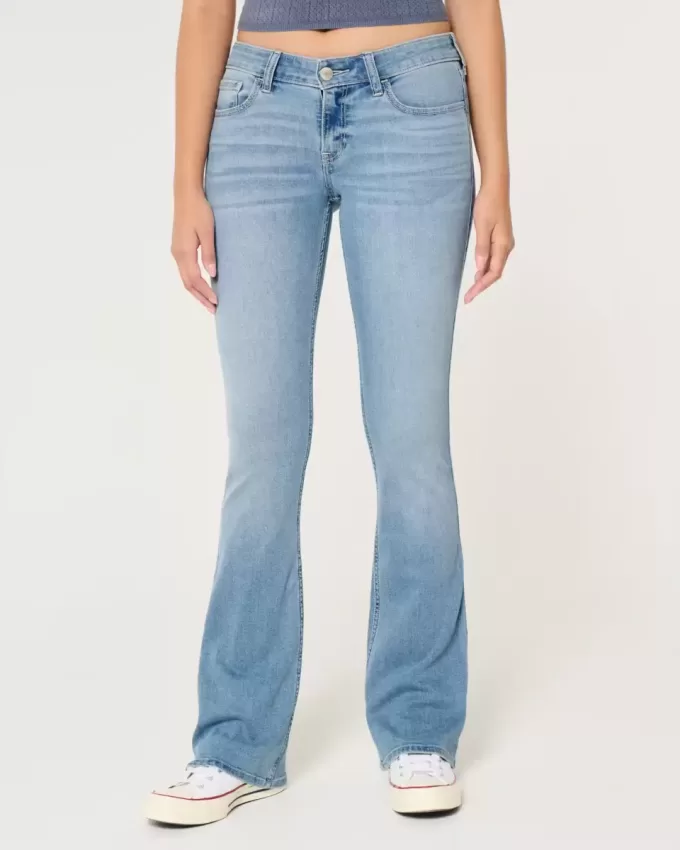 Jeans a vita bassa con lavaggio chiaro