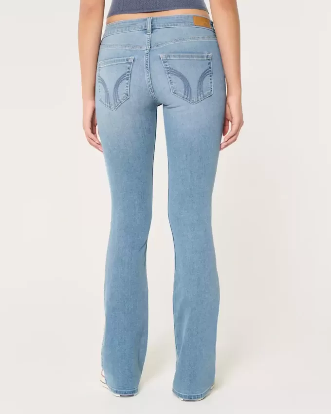 Jeans a vita bassa con lavaggio chiaro