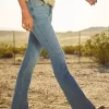Jeans a vita bassa con lavaggio chiaro