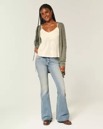 Jeans a zampa a lavaggio medio e vita ultra bassa
