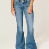 Jeans a zampa a lavaggio medio e vita ultra bassa