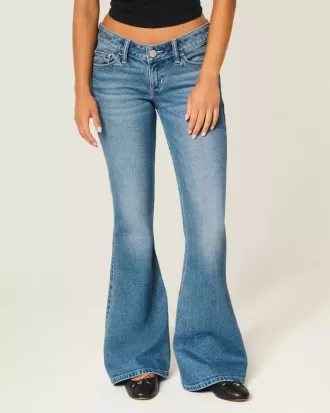 Jeans a zampa a lavaggio medio e vita ultra bassa