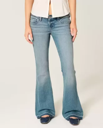 Jeans a zampa a lavaggio medio e vita ultra bassa