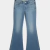 Jeans a zampa a lavaggio medio e vita ultra bassa