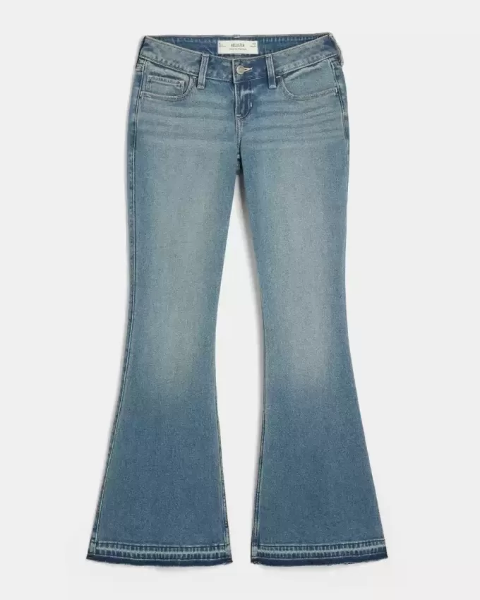 Jeans a zampa a lavaggio medio e vita ultra bassa
