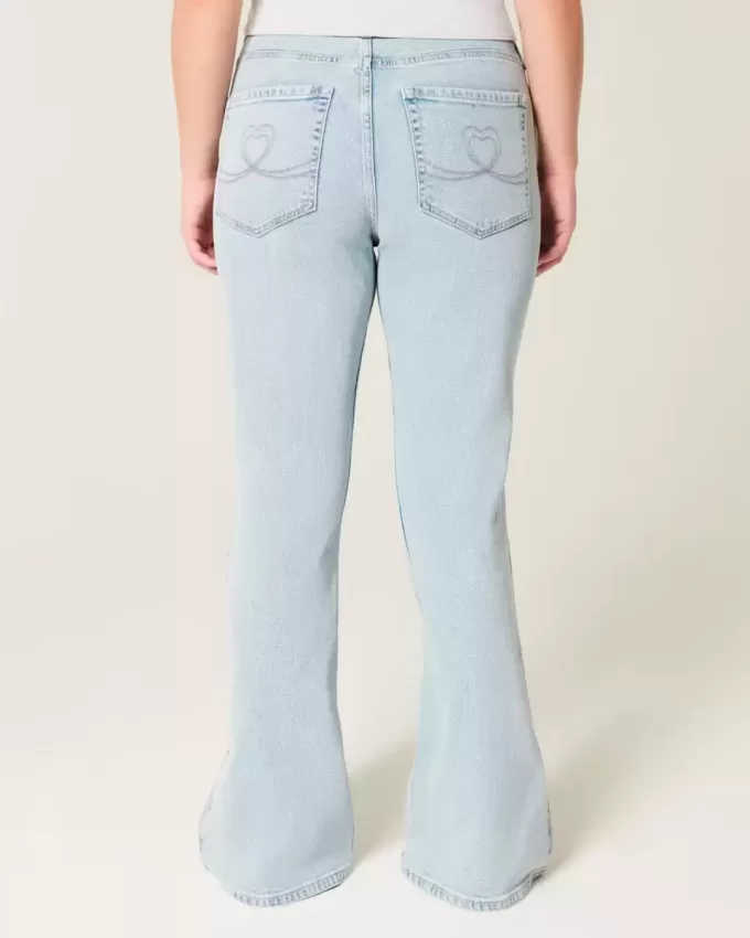 Jeans a zampa con ricamo a cuore e lavaggio chiaro a vita alta