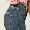 Jeans a zampa con ricamo floreale a lavaggio scuro a vita alta