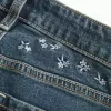 Jeans a zampa con ricamo floreale a lavaggio scuro a vita alta