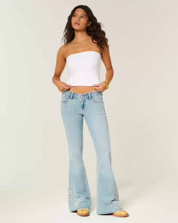 Jeans a zampa con ricamo floreale e lavaggio chiaro a vita bassissima