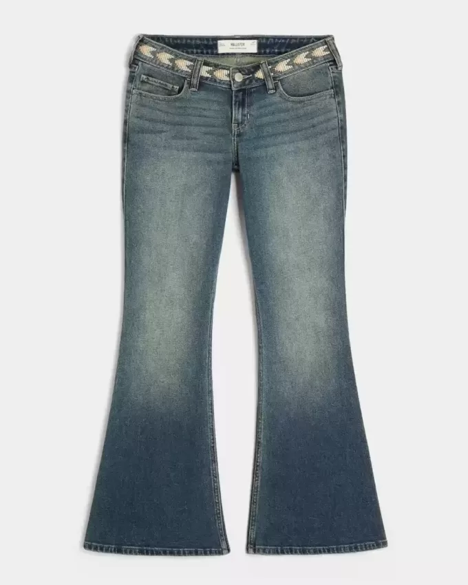 Jeans a zampa ricamati a lavaggio medio e vita bassissima