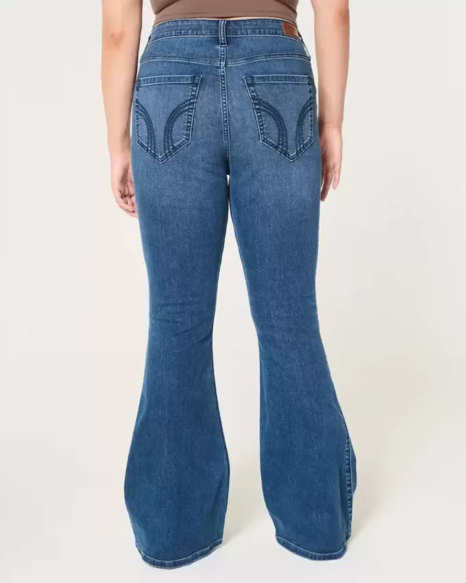 Jeans a zampa strappati a vita alta con lavaggio medio