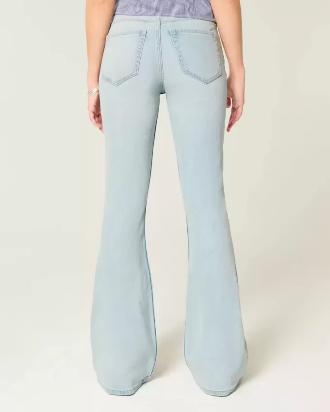 Jeans a zampa strappati a vita alta e lavaggio chiaro