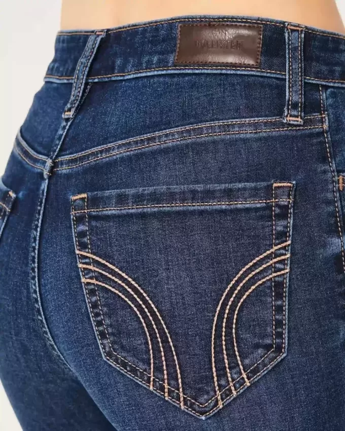 Jeans a zampa strappati a vita alta e lavaggio scuro