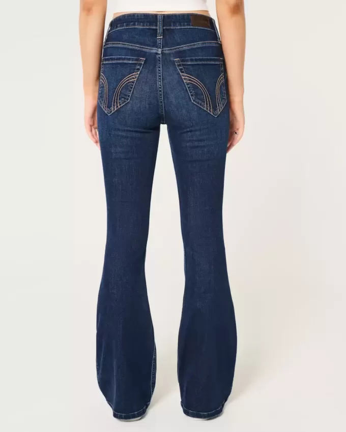 Jeans a zampa strappati a vita alta e lavaggio scuro