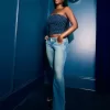 Jeans bootcut a vita bassa con lavaggio medio e motivi floreali ricamati
