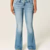 Jeans bootcut a vita bassa con lavaggio medio e motivi floreali ricamati
