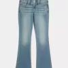 Jeans bootcut a vita bassa con lavaggio medio e motivi floreali ricamati