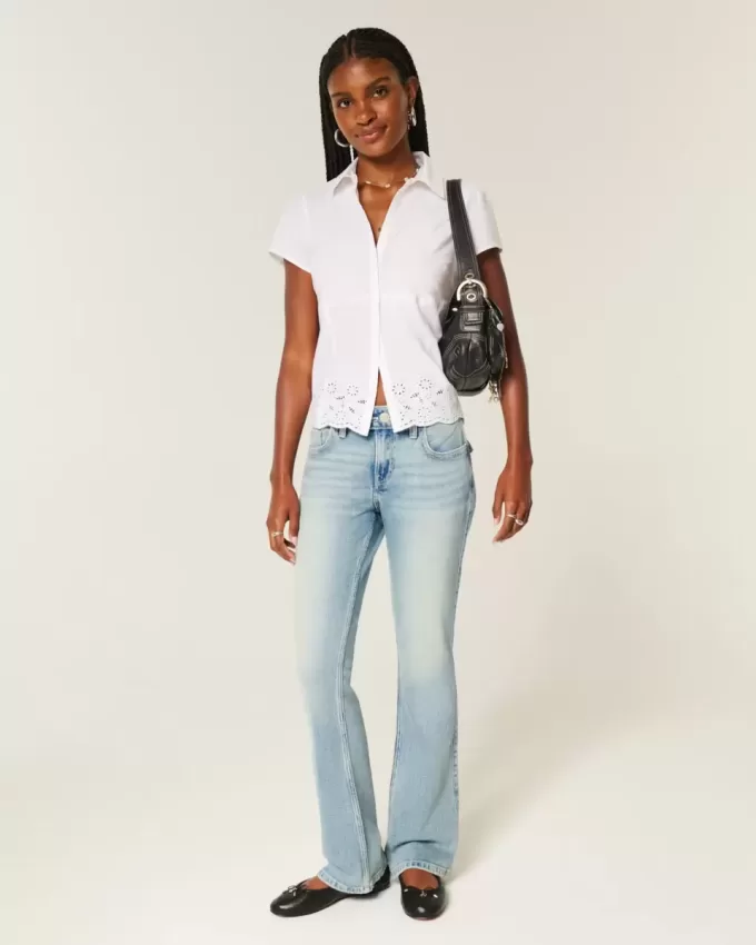Jeans bootcut a vita bassa con ricamo a farfalla e lavaggio medio