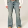 Jeans bootcut a vita bassa con ricamo a farfalla e lavaggio medio