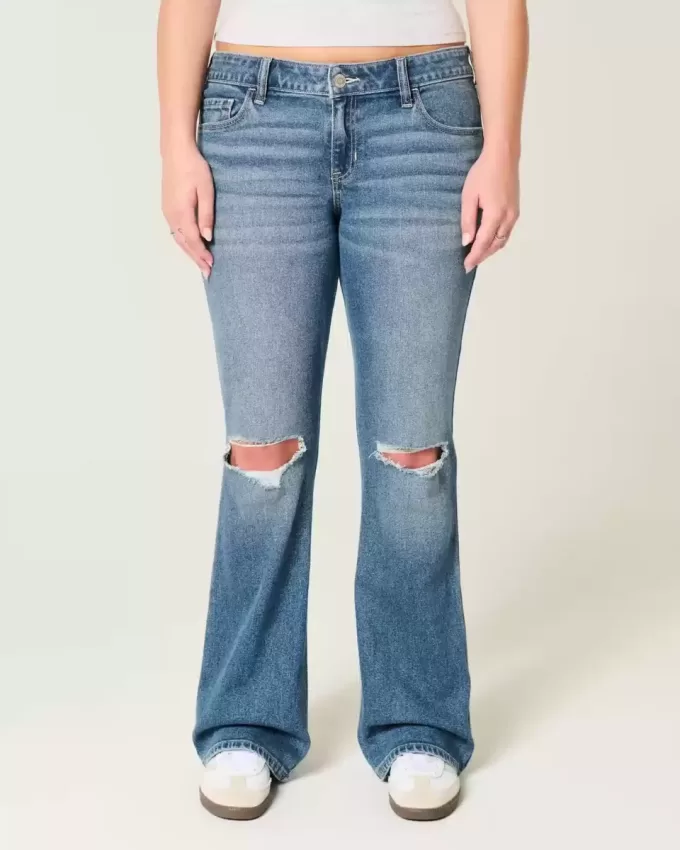 Jeans bootcut a vita bassa con strappi e lavaggio medio