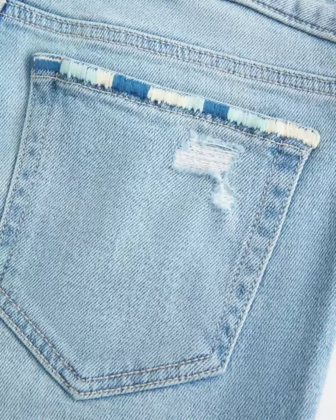 Jeans bootcut a vita bassa, strappati, lavaggio chiaro e ricamati