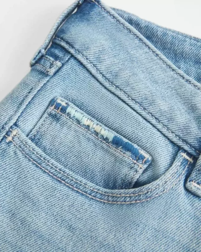 Jeans bootcut a vita bassa, strappati, lavaggio chiaro e ricamati