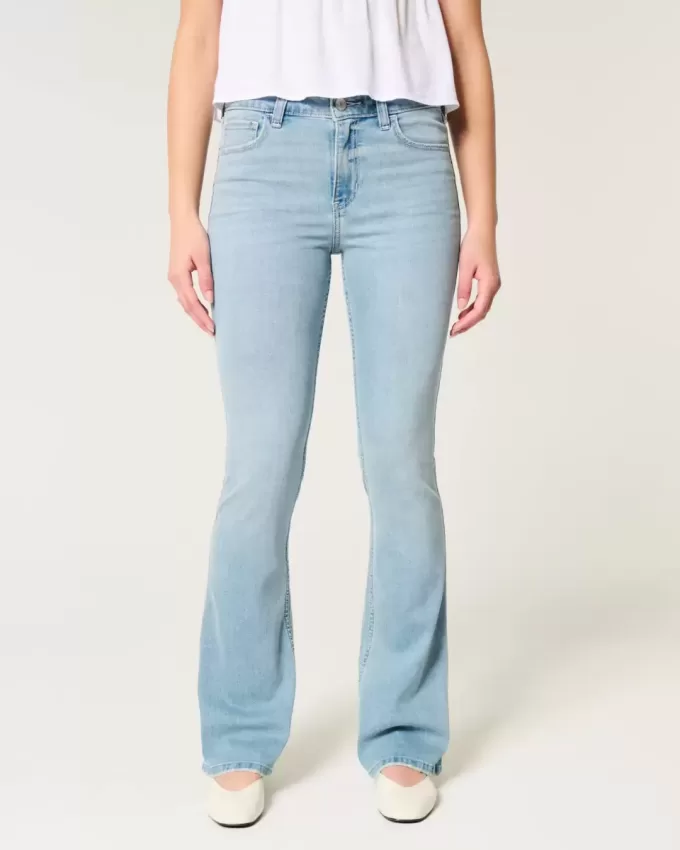 Jeans bootcut lavaggio chiaro a vita media