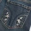 Jeans bootcut ricamati a vita bassa e lavaggio scuro