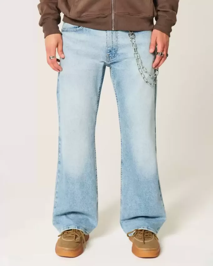 Jeans bootcut rilassati con lavaggio chiaro