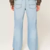 Jeans bootcut rilassati con lavaggio chiaro