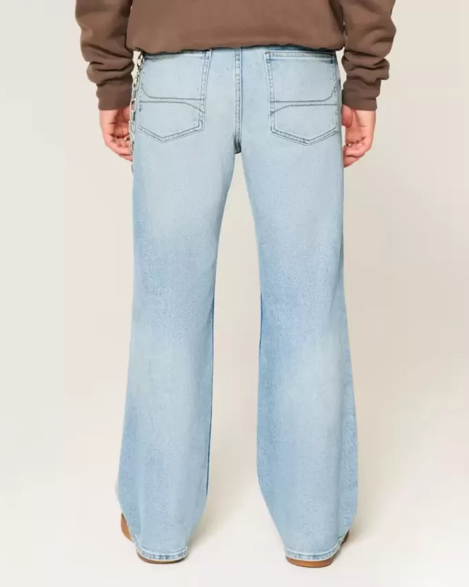 Jeans bootcut rilassati con lavaggio chiaro