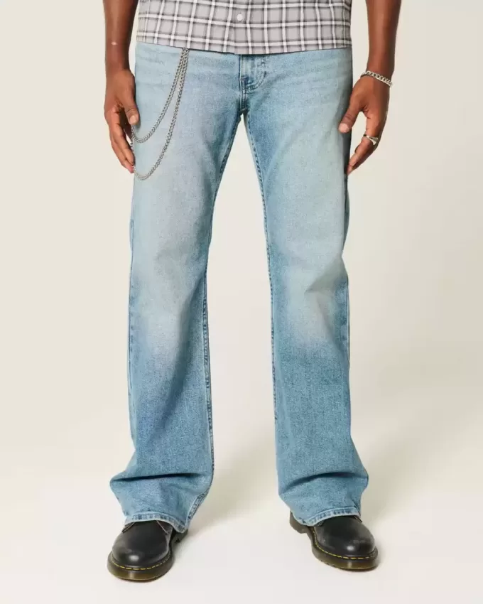 Jeans bootcut rilassati con lavaggio medio