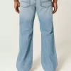Jeans bootcut rilassati con lavaggio medio